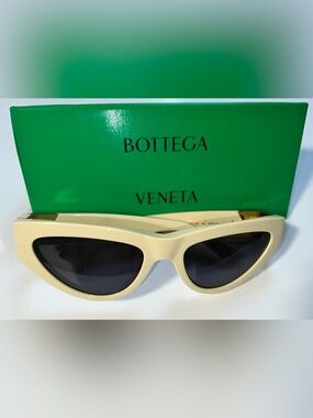 Bottega Veneta Cream Frame Sunglasses with Dark Lenses